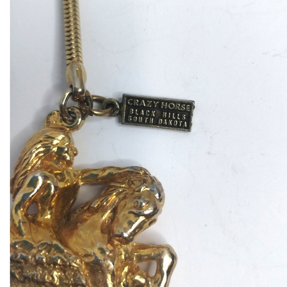 Vintage Crazy Horse Black Hills‎ South Dakota Gold Tone Souvenir Keychain - Picture 2 of 6